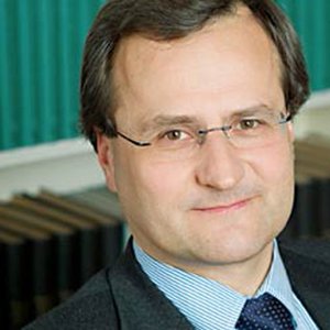 Hon.-Prof. Dr. Peter Csoklich