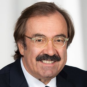 Dr. Bernhard Vanas