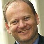 Univ.-Prof. Dr. Stefan Pichler