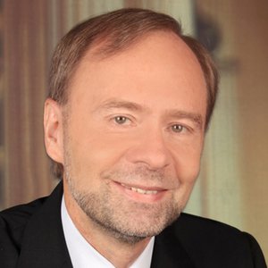 Univ.-Prof. Dr. Ralf Ewert