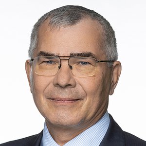 Univ.- Pof. Dr. Hans Schroll