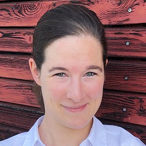  Dr. Julia Gaulhofer